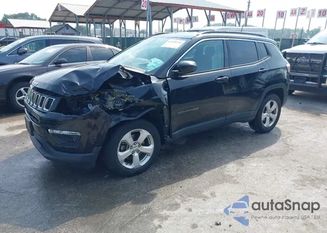 2018 Jeep Compass Latitude 4X4 из США, поврежденный, VIN 3C4NJDBB2JT114644